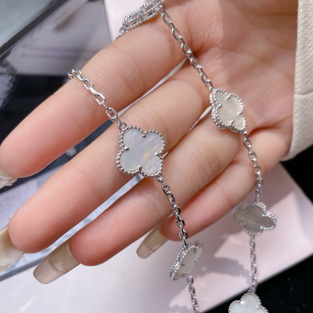 []CLOVER 10 MOTIFS WHITE MOTHER OF PEARL NECKLACE