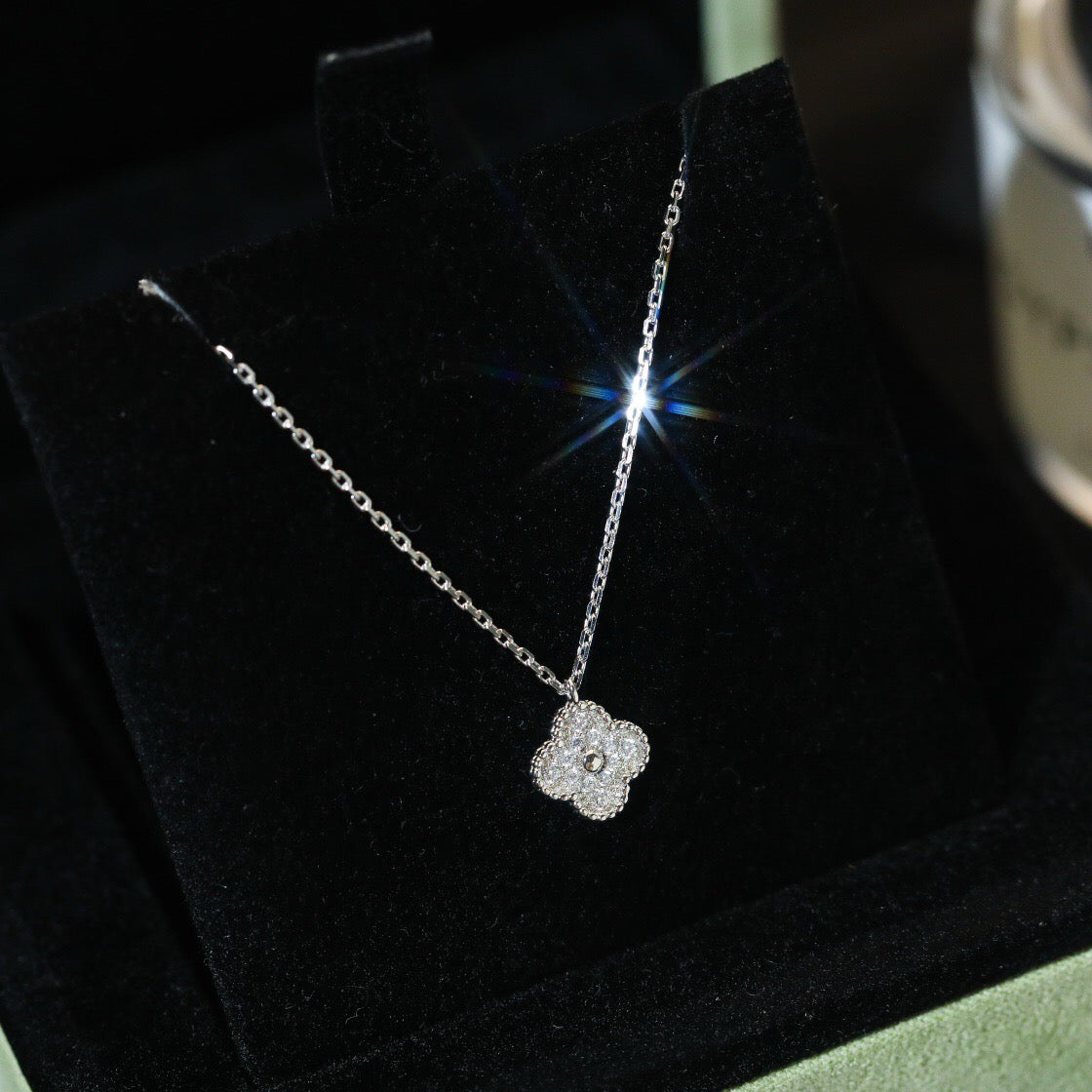 []CLOVER MINI 9.5MM PENDANT DIAMOND NECKLACE