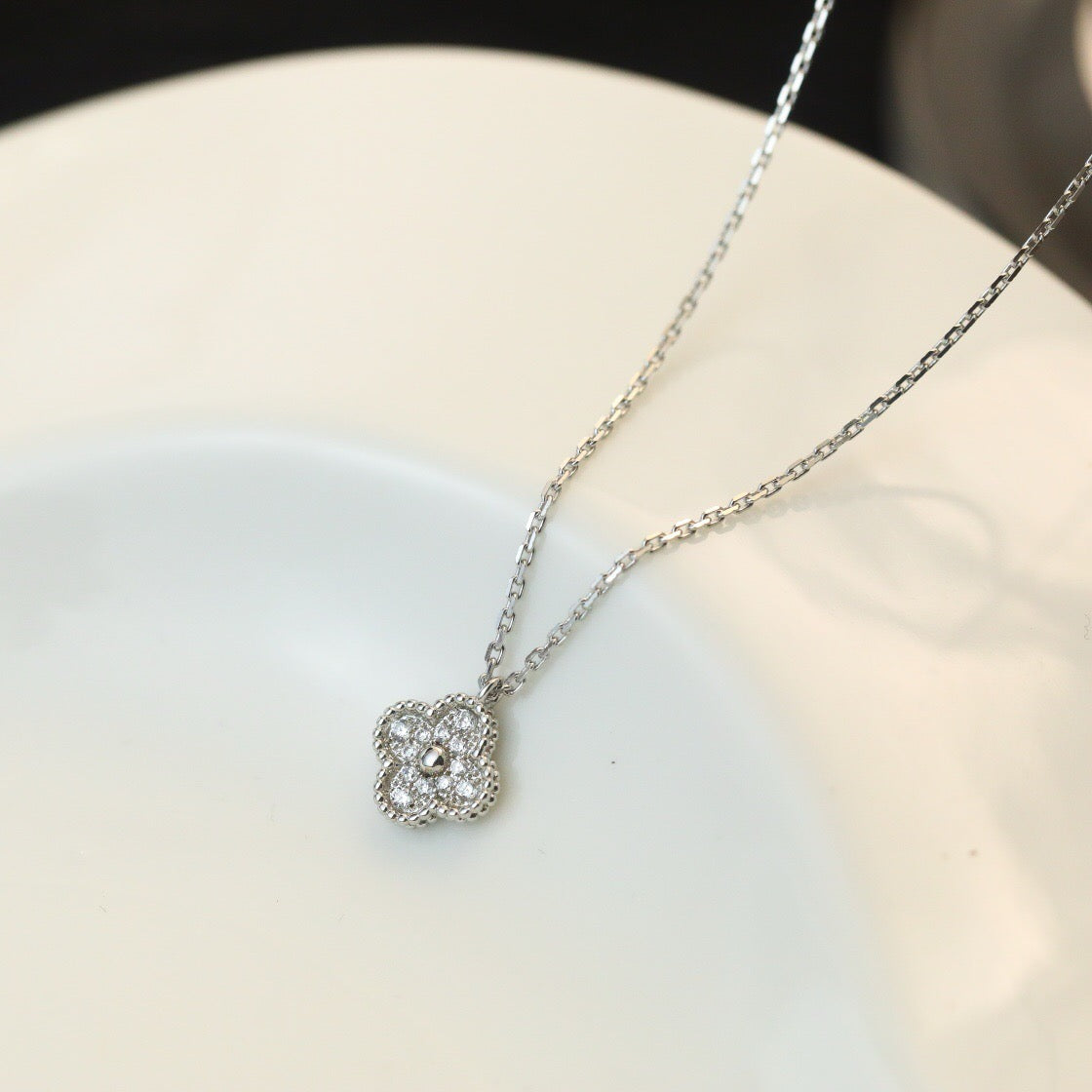 []CLOVER MINI 9.5MM PENDANT DIAMOND NECKLACE