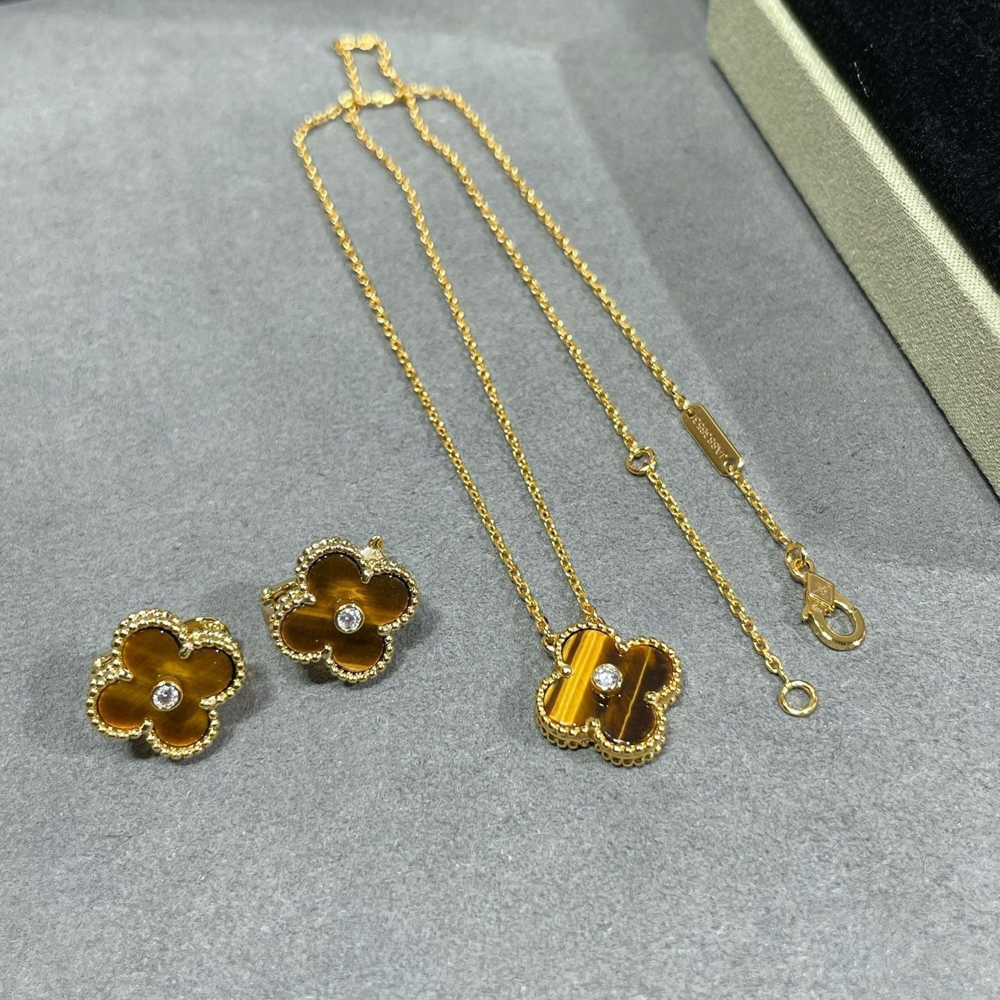 [Rose Jewelrys]CLOVER 15MM DIAMOND AND YELLOW TIGER'S EYE AGATE necklace