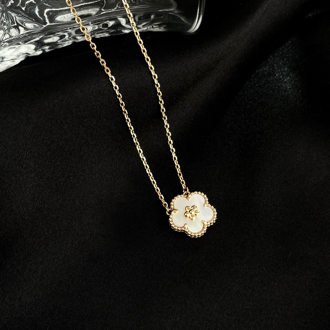 [Rose Jewelrys]LUCKY  WHITE MOP  PLUM BLOSSOM NECKLACE