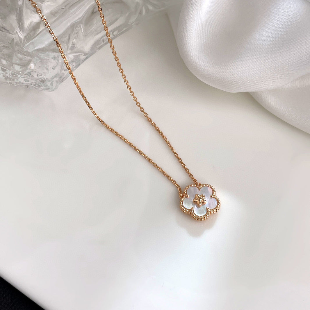 [🌹Rose💎]LUCKY  WHITE MOP  PLUM BLOSSOM NECKLACE