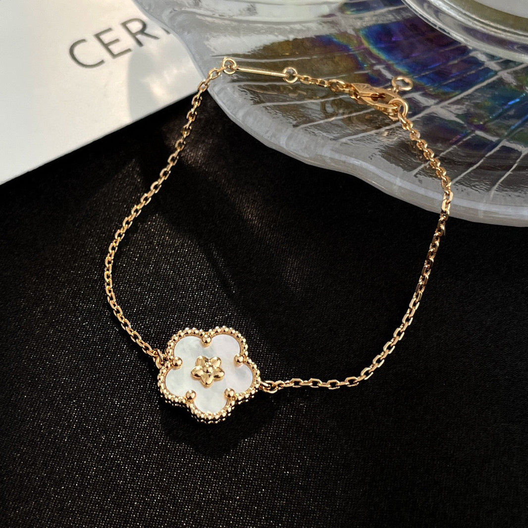 [🌹Rose💎]LUCKY WHITE MOP PLUM BLOSSOM  BRACELET
