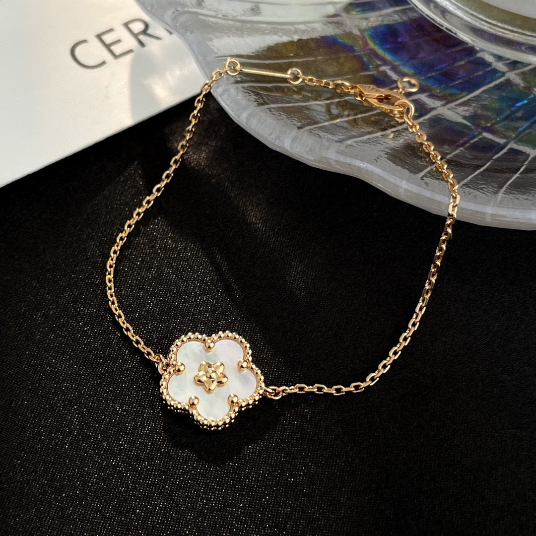 [Rose Jewelrys]LUCKY WHITE MOP PLUM BLOSSOM  BRACELET