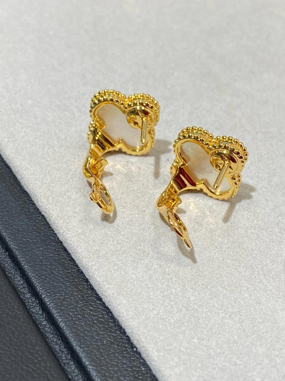 [Rose Jewelrys] CLOVER LARGE (20mm) 1 MOTIFS WHITE MOP STUD EARRINGS