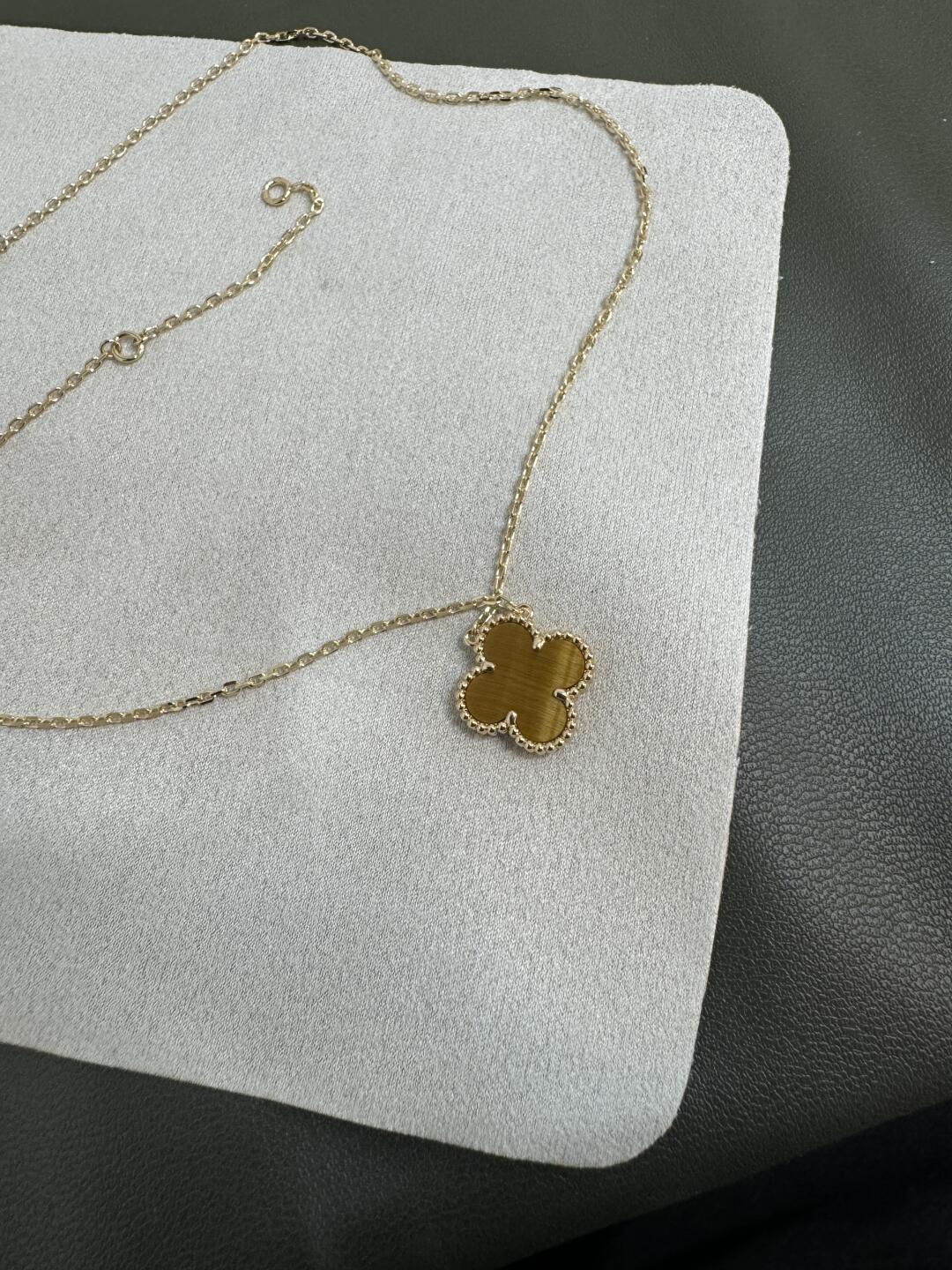 【Rose Jewelrys】CLOVER 15MM Tiger Eye Stone Necklace