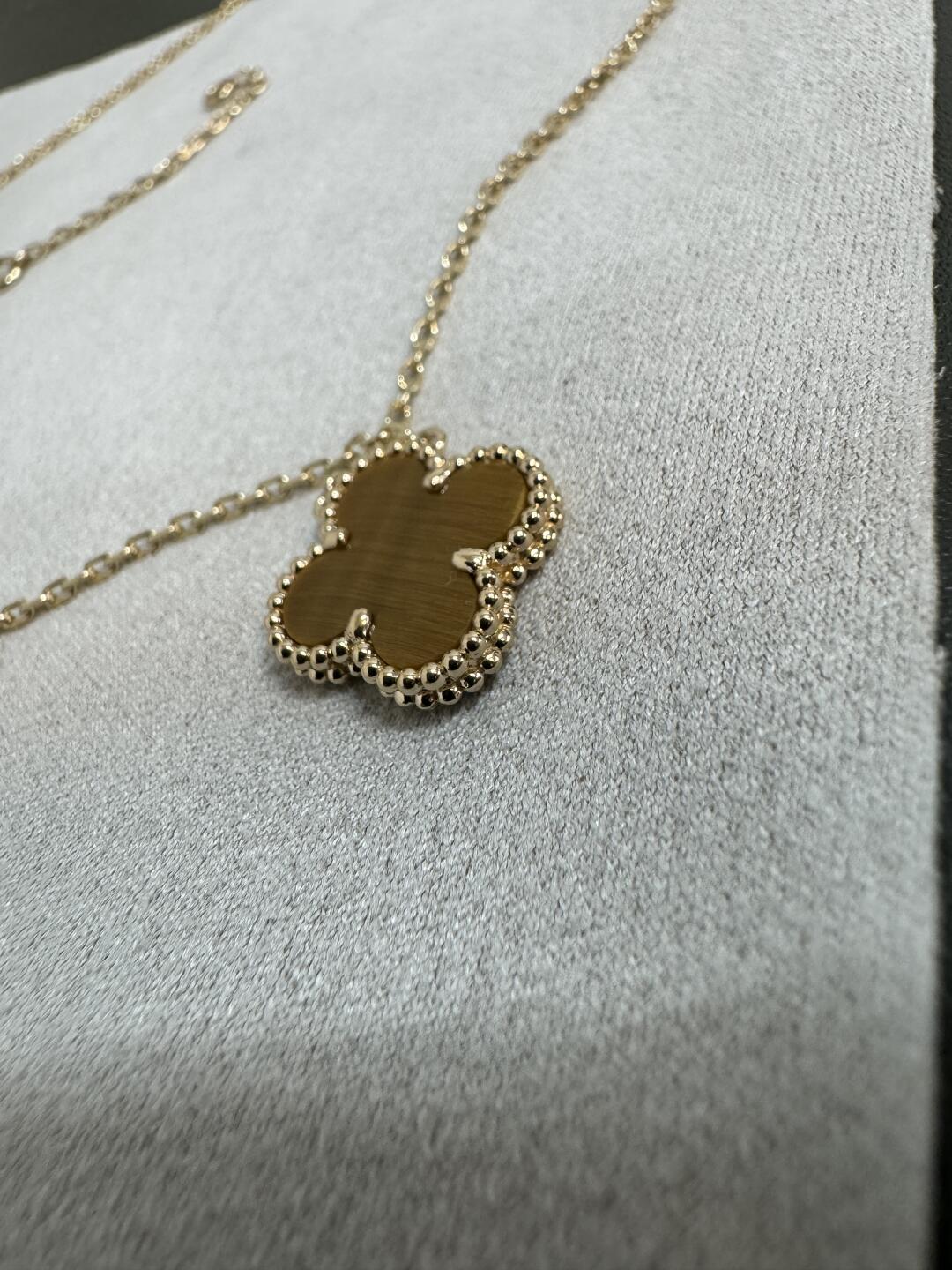 【Rose Jewelrys】CLOVER 15MM Tiger Eye Stone Necklace