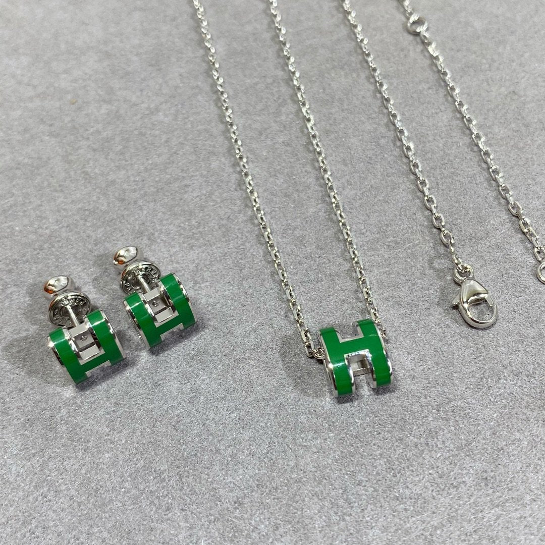 []POP H GREEN NECKLACE SILVER AND GOLD