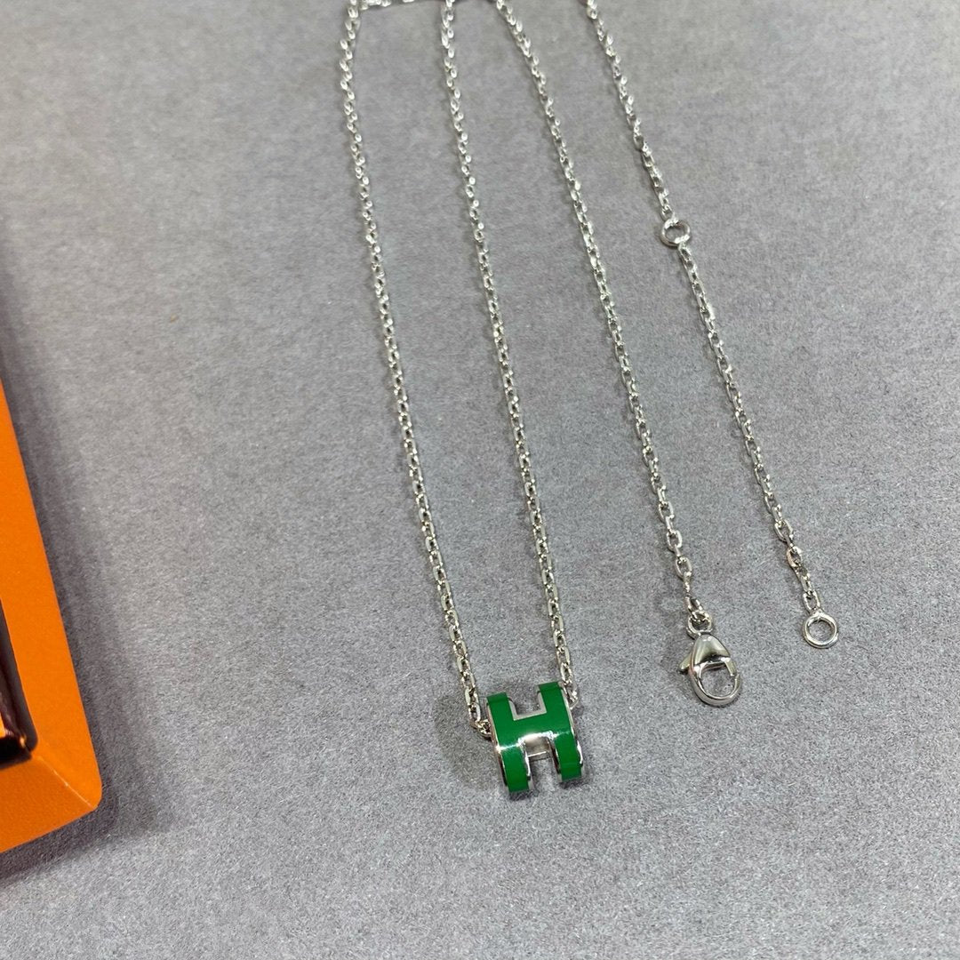 []POP H GREEN NECKLACE SILVER AND GOLD