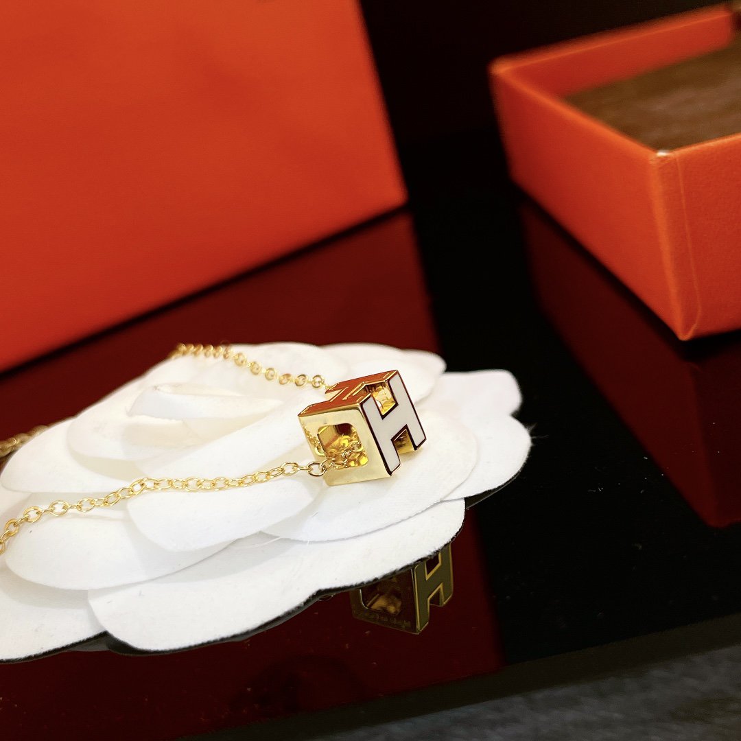 [Rose Jewelrys]H WHITE SQUARE GOLD NECKLACE