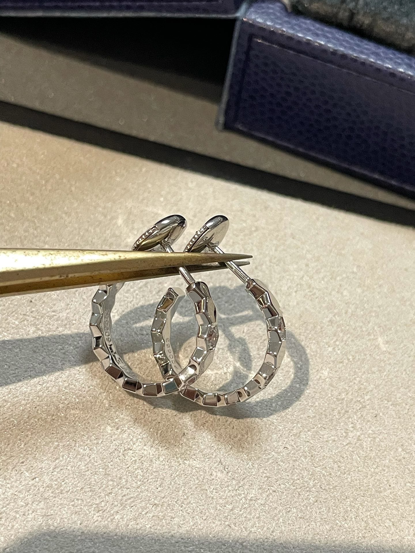 []Hollow Design Four-Leaf Clover Flower Shape Ring