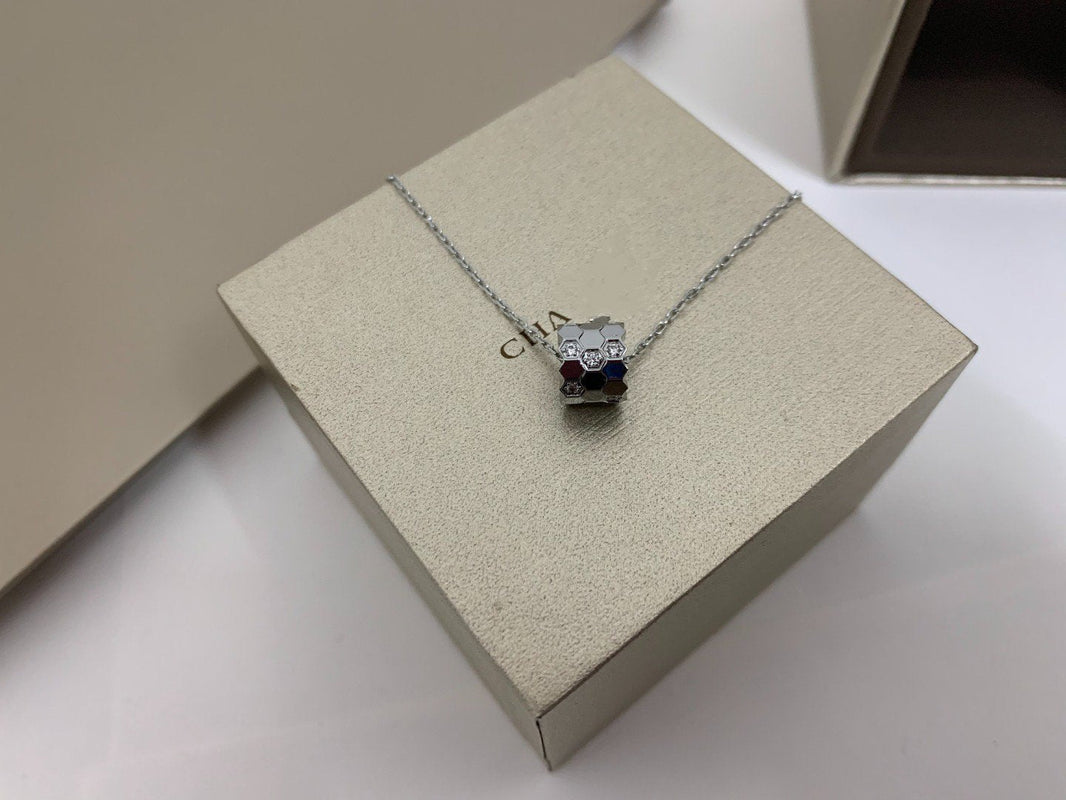 [🌹Rose💎]BEE LOVE DIAMOND NECKLACE