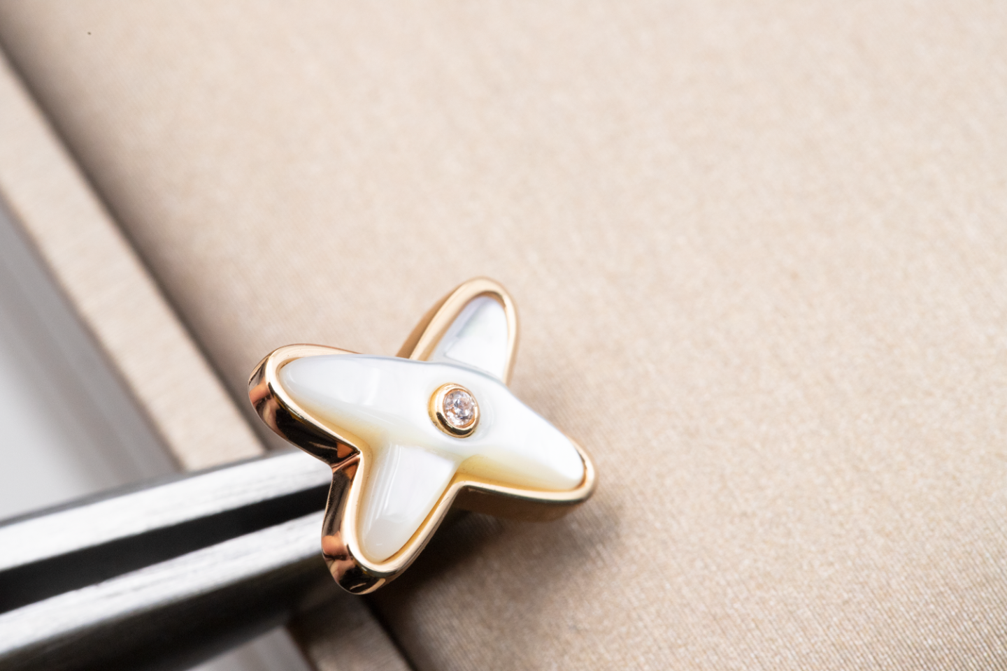 [Rose Jewelrys]JEUX DE WHITE MOP PINK GOLD DIAMOND EARRINGS