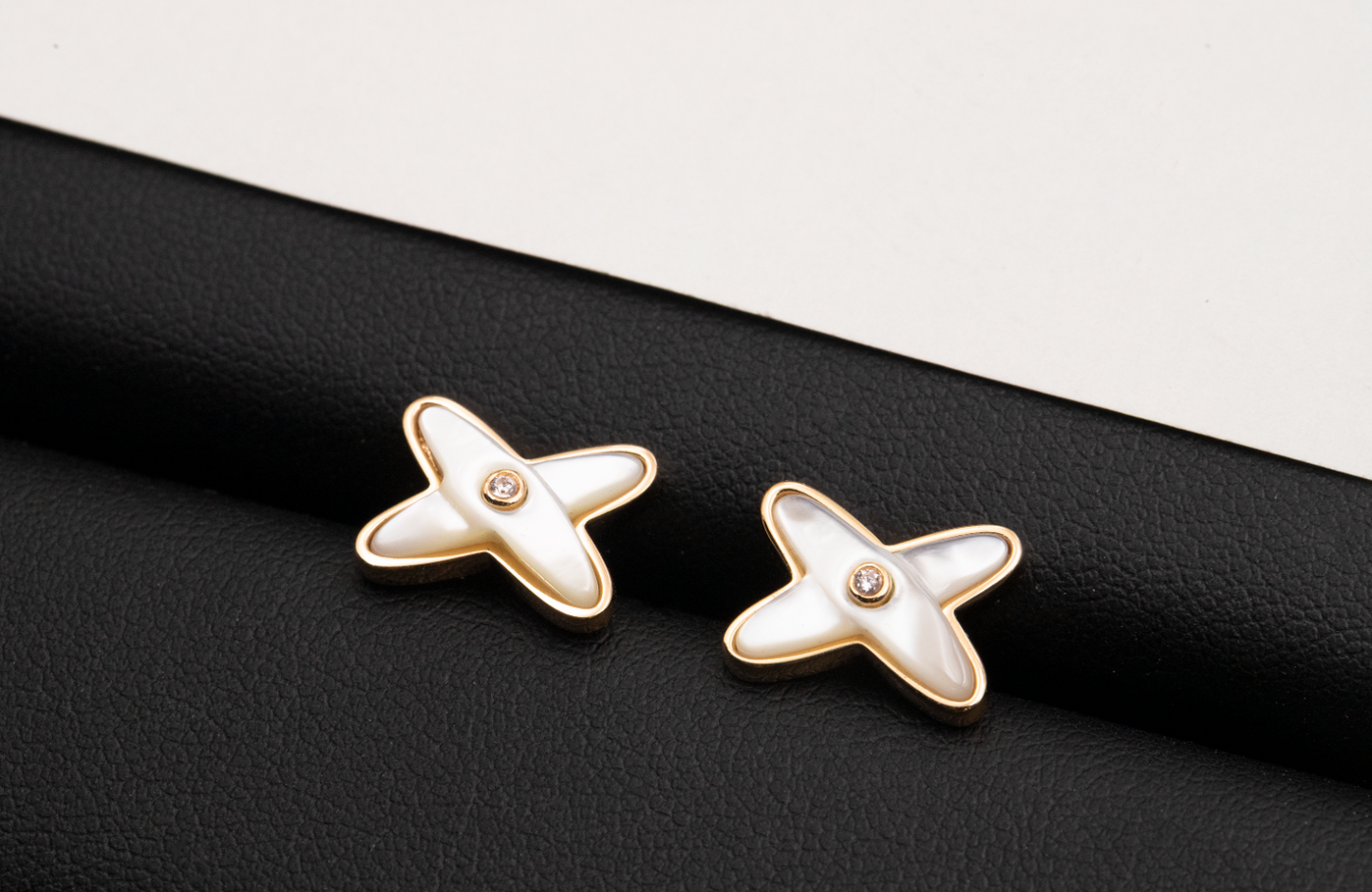 []JEUX DE WHITE MOP ROSE GOLD DIAMOND EARRINGS