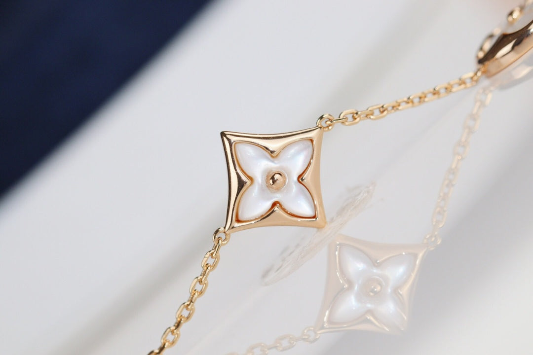 []LEAF CLOVER BRACELET