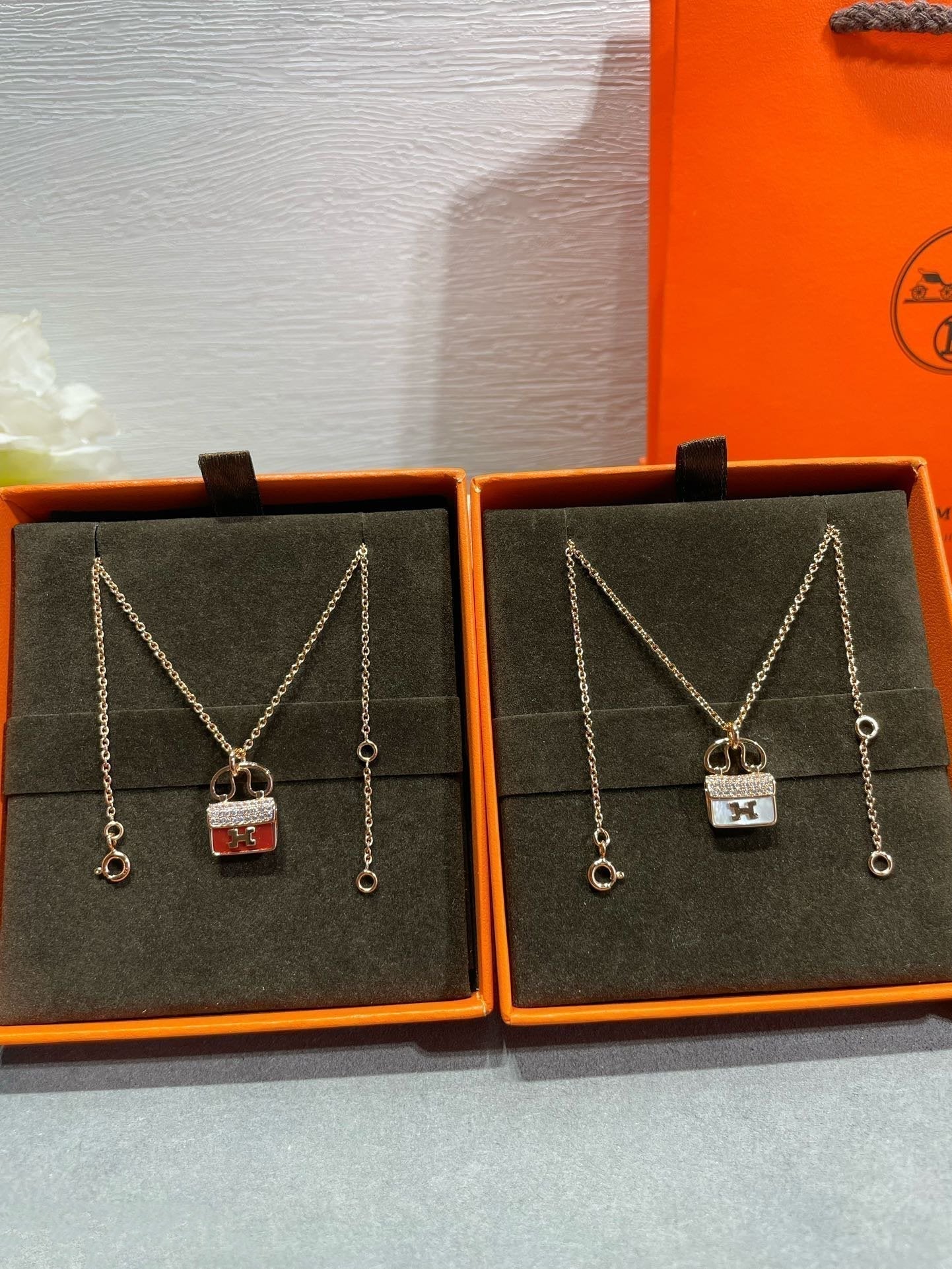 [Rose Jewelrys]H CIRCE MOISSANITE PENDANT NECKLACE GOLD