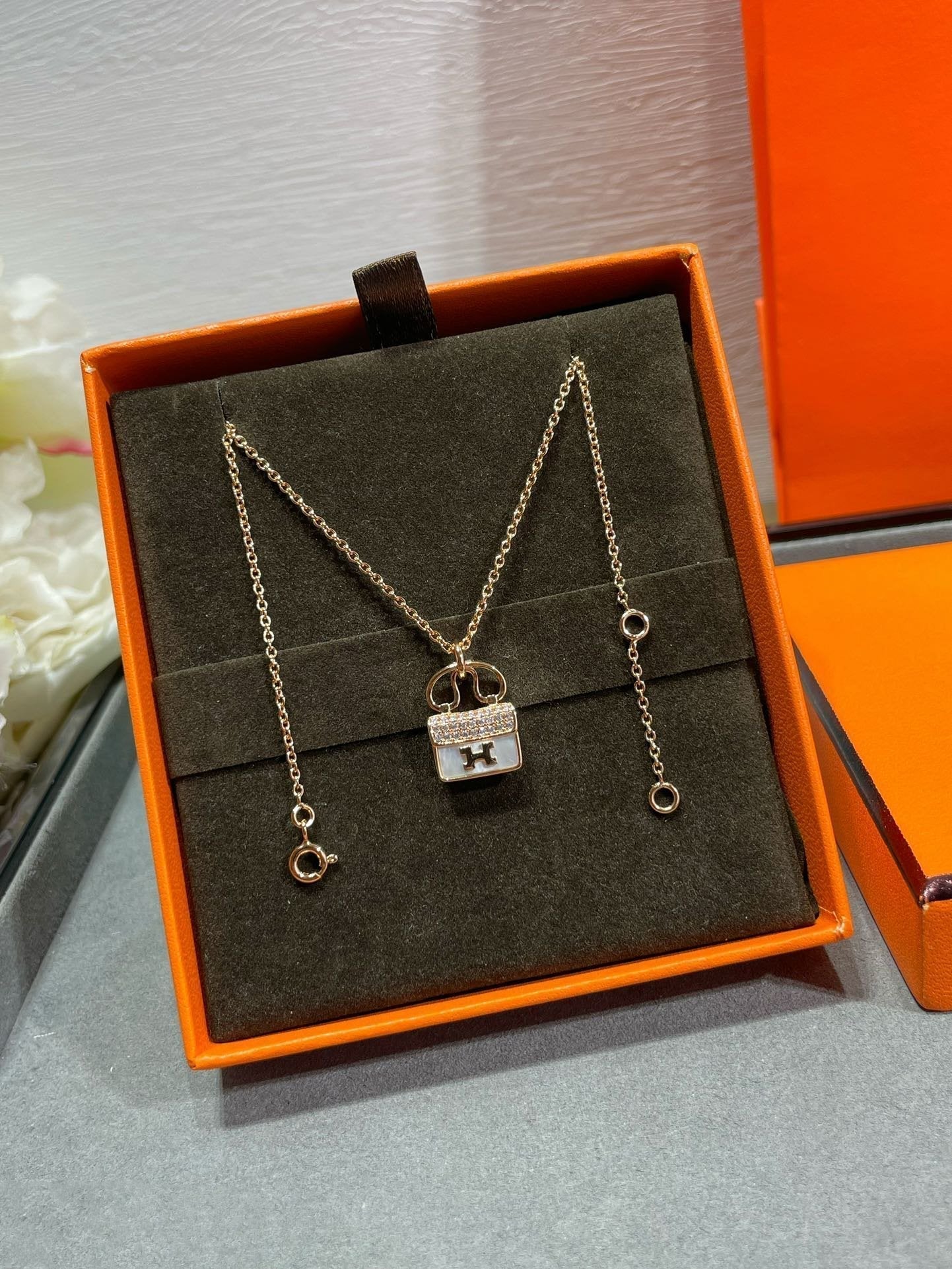 [Rose Jewelrys]H CIRCE MOISSANITE PENDANT NECKLACE GOLD