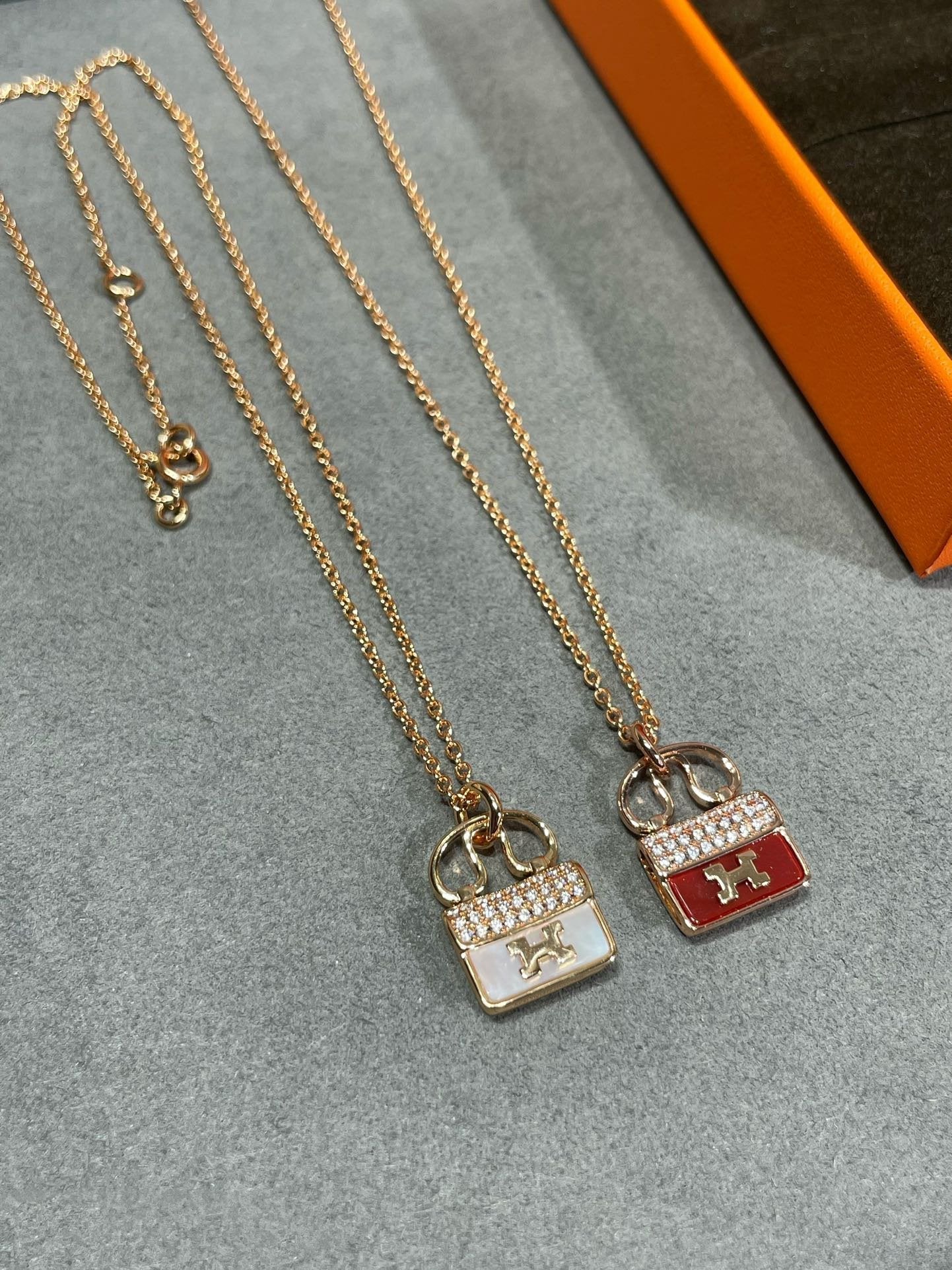 [Rose Jewelrys]H CIRCE MOISSANITE PENDANT NECKLACE GOLD