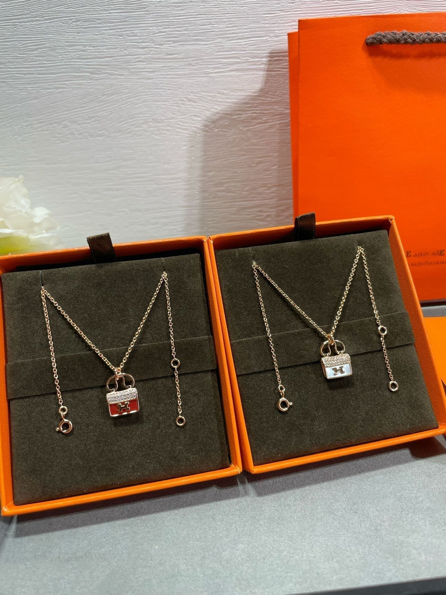 [Rose Jewelrys]H CIRCE MOISSANITE PENDANT NECKLACE GOLD