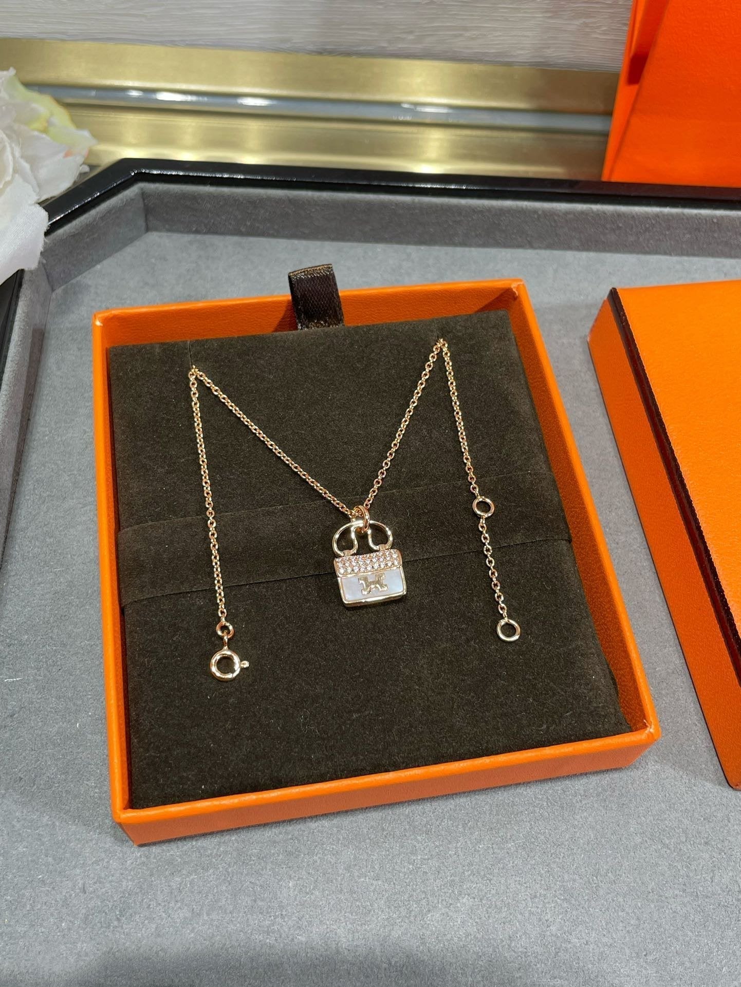 [Rose Jewelrys]H CIRCE MOISSANITE PENDANT NECKLACE GOLD