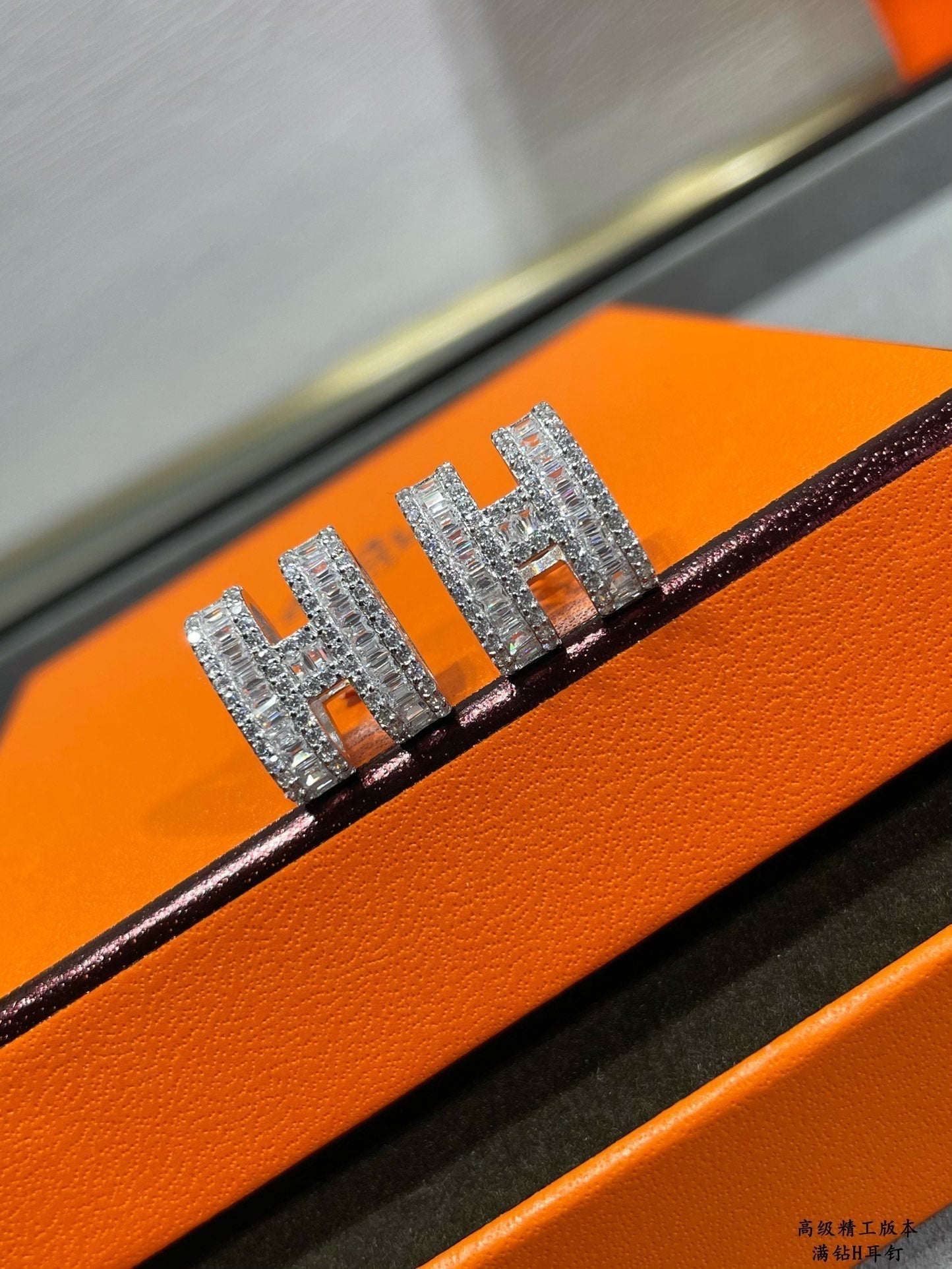 [Rose Jewelrys]H STUD EARRINGS WITH SILVER DIAMONDS