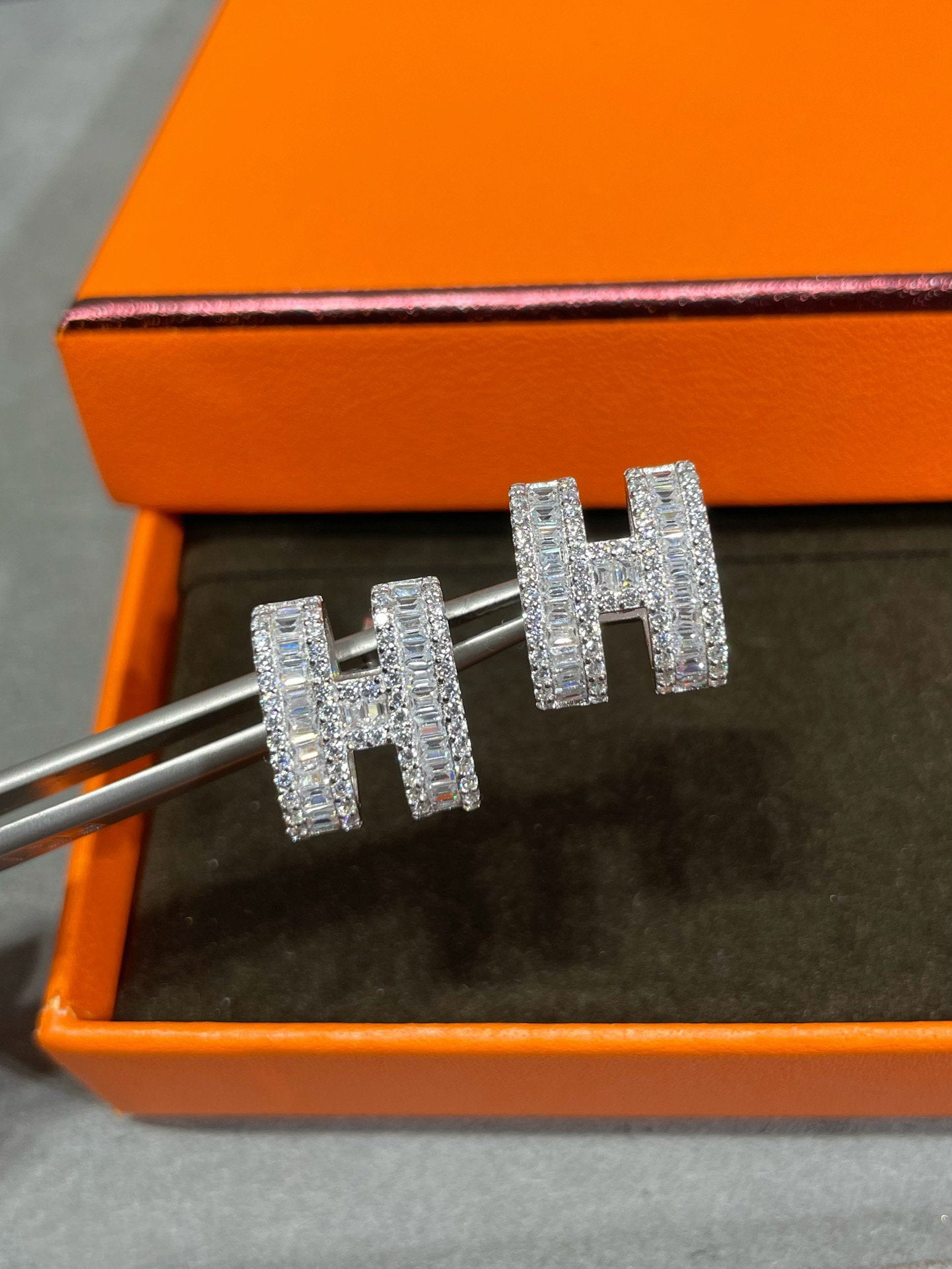 [Rose Jewelrys]H STUD EARRINGS WITH SILVER DIAMONDS