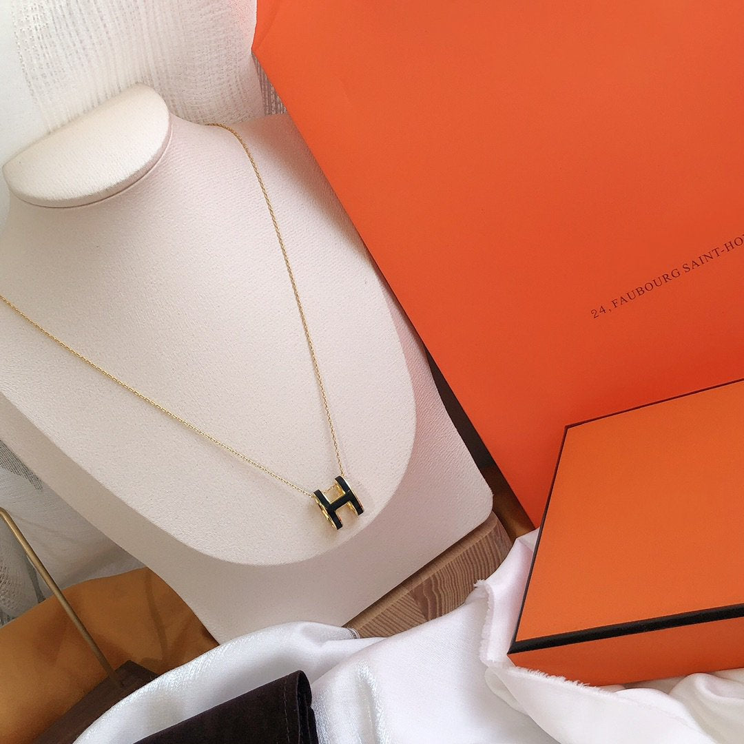 [Rose Jewelrys]HM CLIC BLACK ENAMEL GOLD NECKLACE