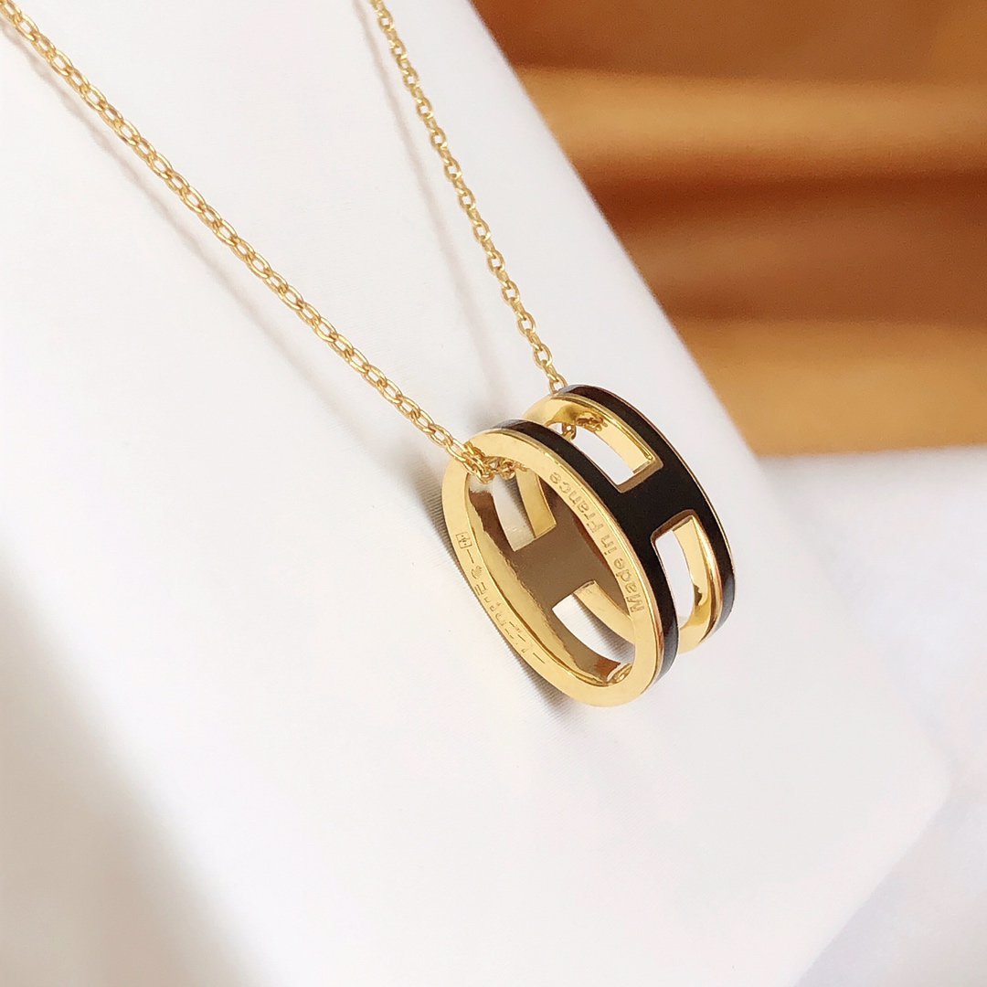 [Rose Jewelrys]HM CLIC BLACK ENAMEL GOLD NECKLACE