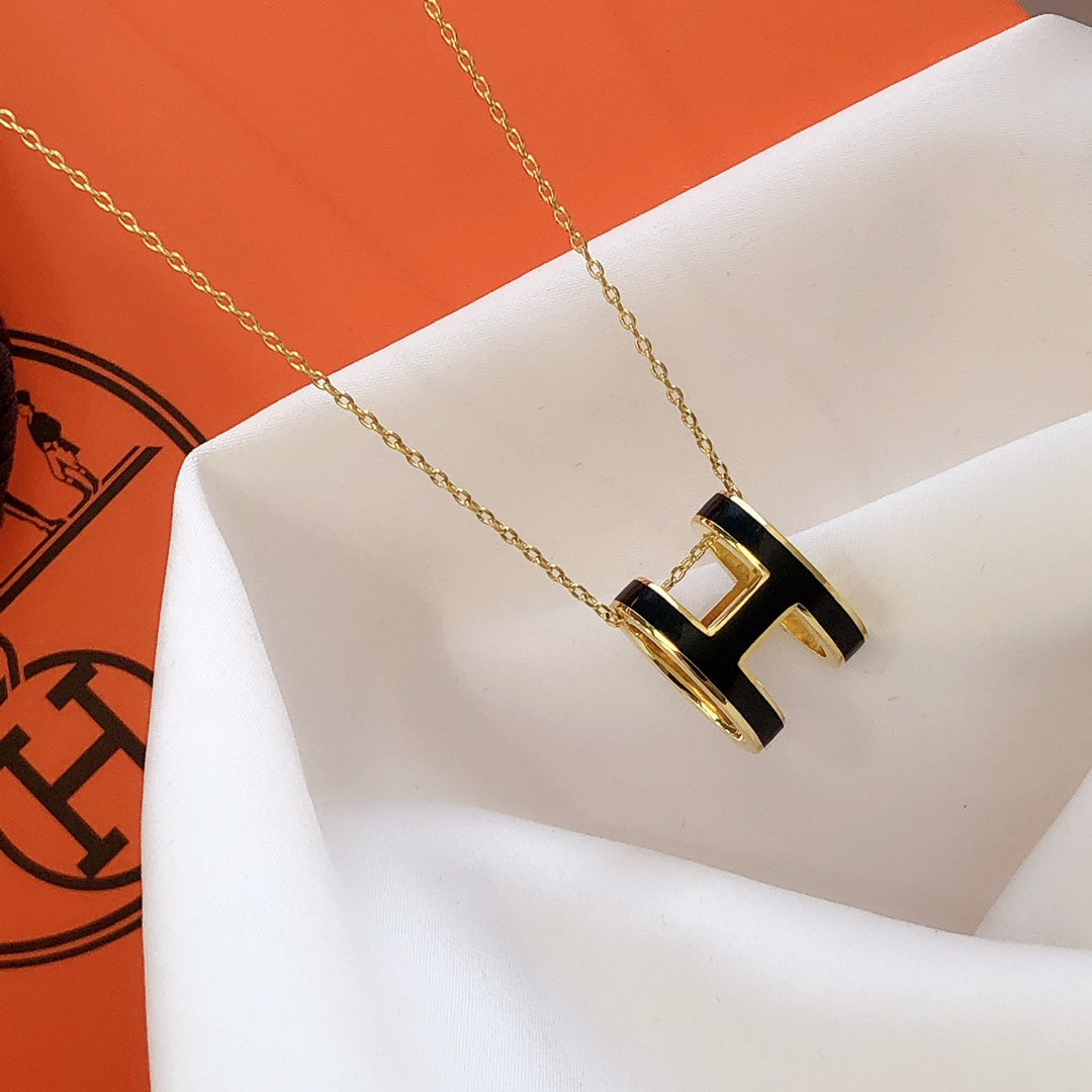 [Rose Jewelrys]HM CLIC BLACK ENAMEL GOLD NECKLACE