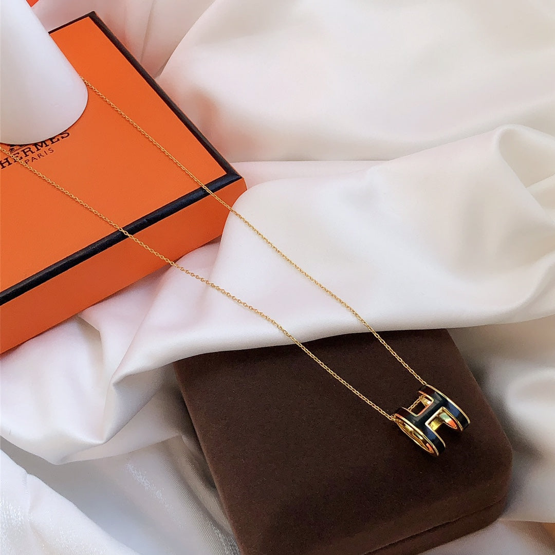 [Rose Jewelrys]HM CLIC BLACK ENAMEL GOLD NECKLACE