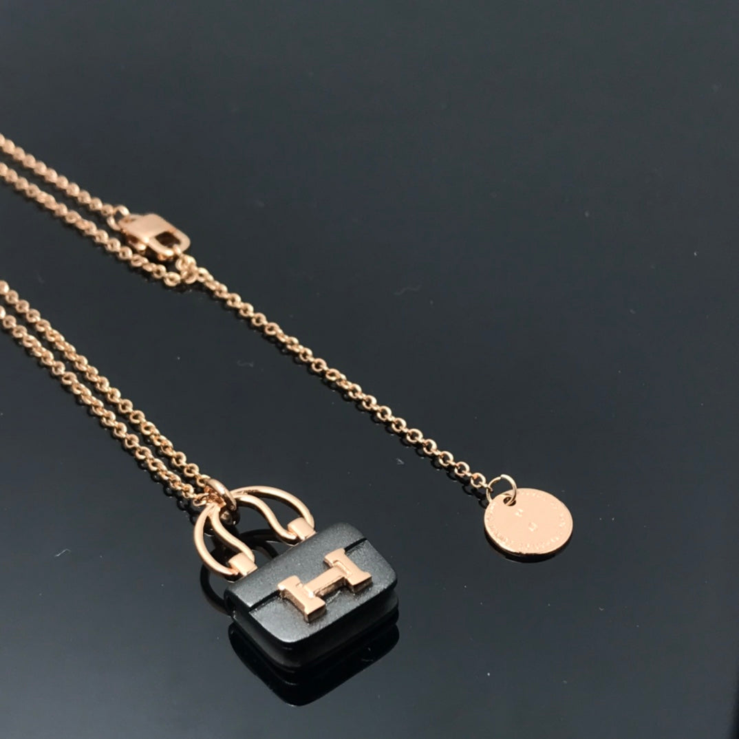 [Rose Jewelrys]WOMEN'S HM AMULETTES CONSTANCE PENDANT NECKLACE