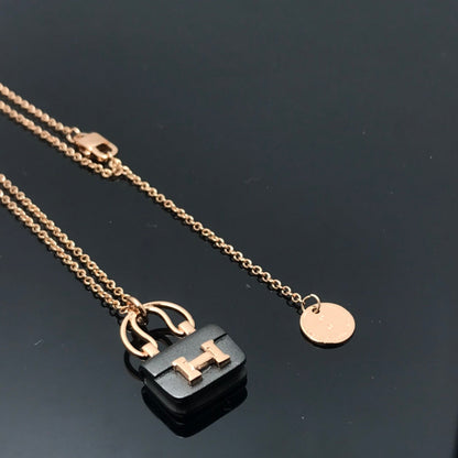 []WOMEN'S HM AMULETTES CONSTANCE PENDANT NECKLACE