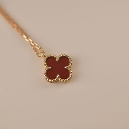 []CLOVER MINI 9.5MM WHITE CARNELIANS NECKLACE