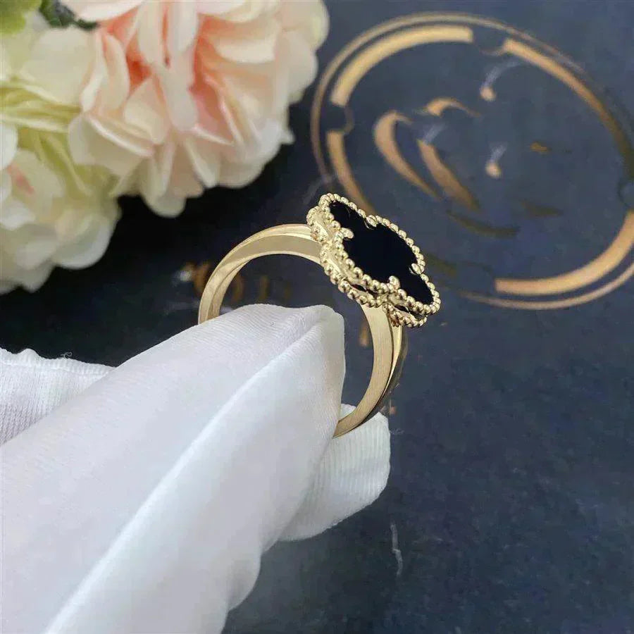 []CLOVER ONYX RING