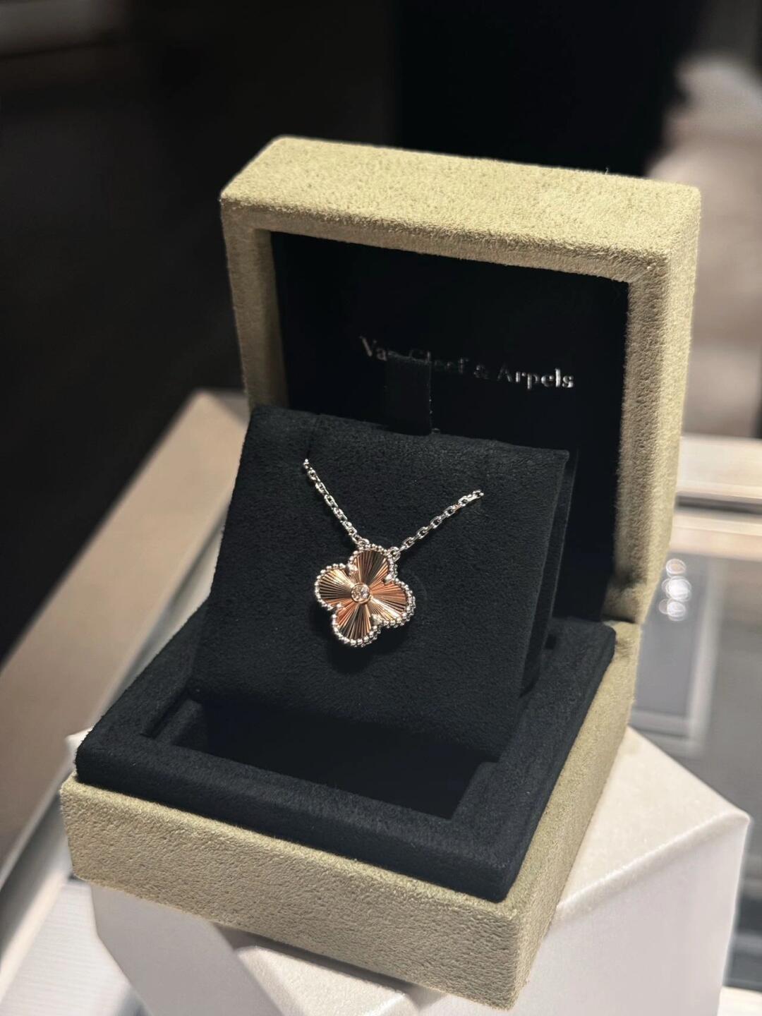 [Rose Jewelrys]2024 CHRISTMAS LIMITED EDITION CLOVER 15MM LASER NECKLACE