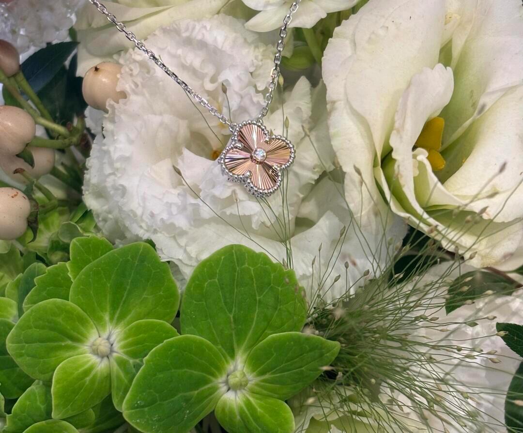 [Rose Jewelrys]2024 CHRISTMAS LIMITED EDITION CLOVER 15MM LASER NECKLACE