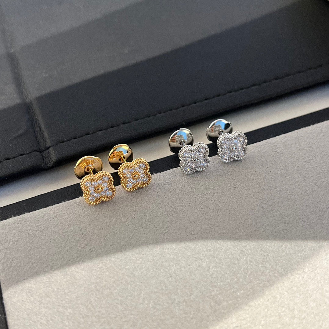 [Rose Jewelrys]CLOVER MINI DIAMOND STUD EARRINGS