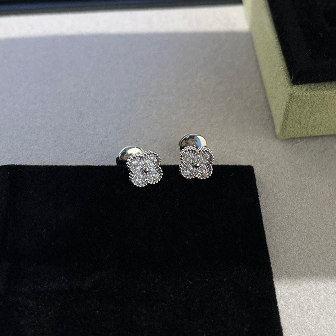 [Rose Jewelrys]CLOVER MINI DIAMOND STUD EARRINGS