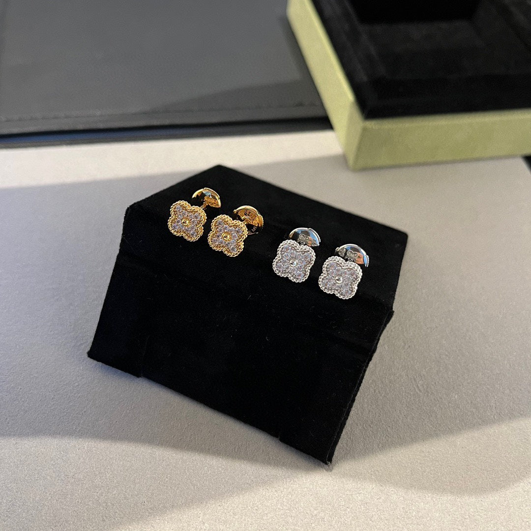 [Rose Jewelrys]CLOVER MINI DIAMOND STUD EARRINGS