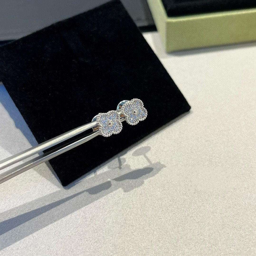 [Rose Jewelrys]CLOVER MINI DIAMOND STUD EARRINGS